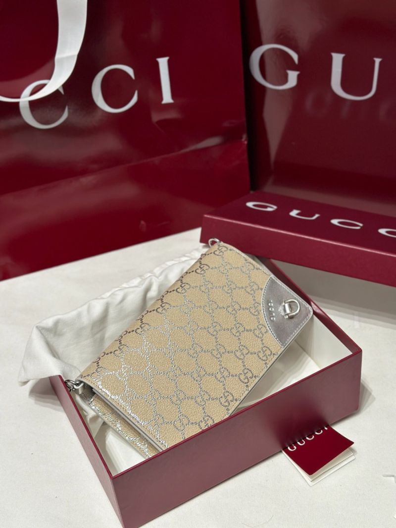 Gucci Wallet on Chain in GG Canvas and Silver Leather Beige/Silver 853716