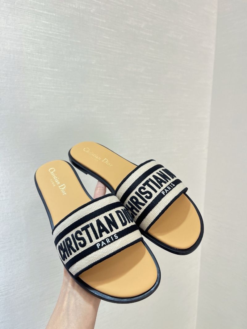 Dior Dway Slide Raffiabast in Naturfarbe und bestickte Baumwolle in Schwarz KCO062E