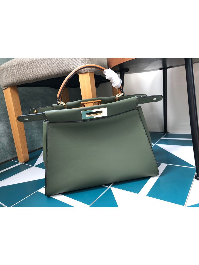 Fendi Peekaboo Regular in Green leather tote bag