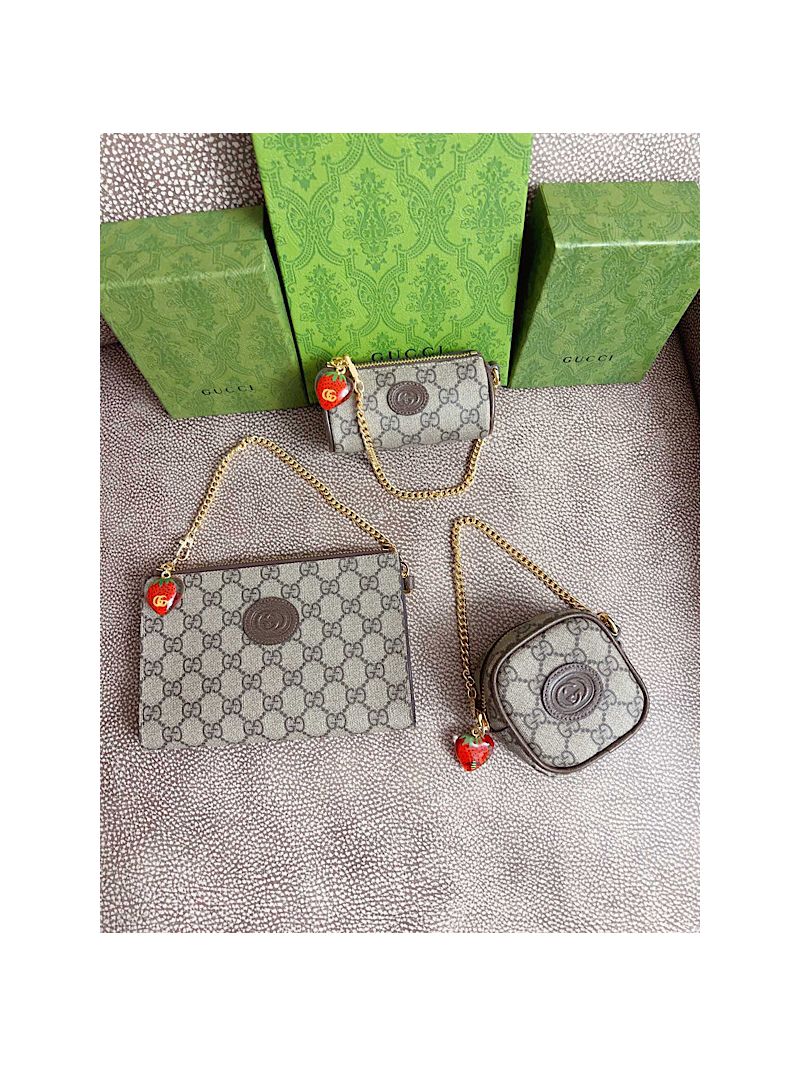 Gucci Coin purse with Double G Strawberry 726253