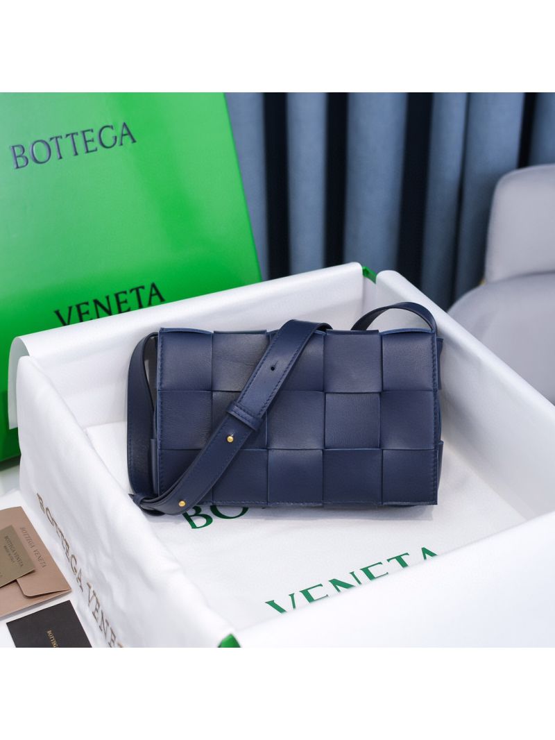 Bottega Veneta BV Cassette Bag in Maxi Intreccio Bag 578004 Deep Blue