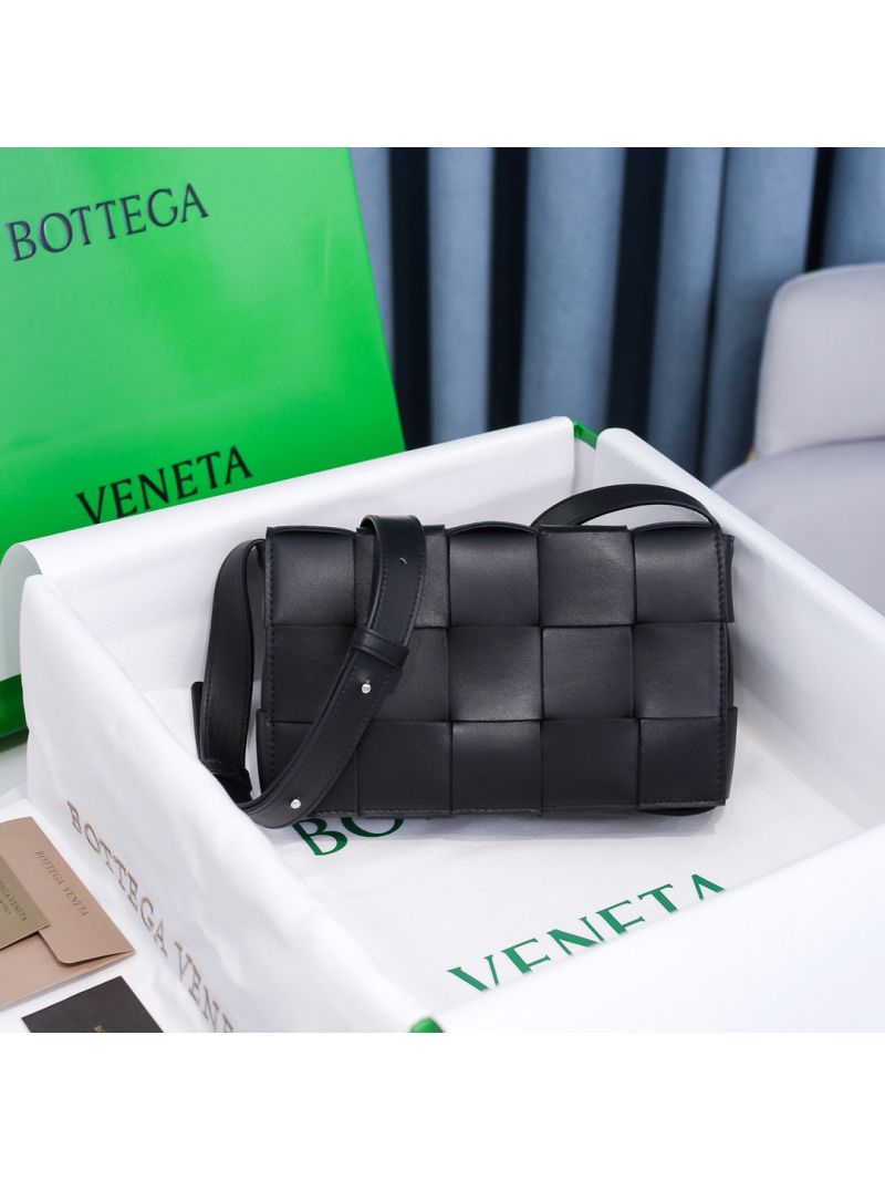 Bottega Veneta BV Cassette Bag in Maxi Intreccio Bag 578004 Black