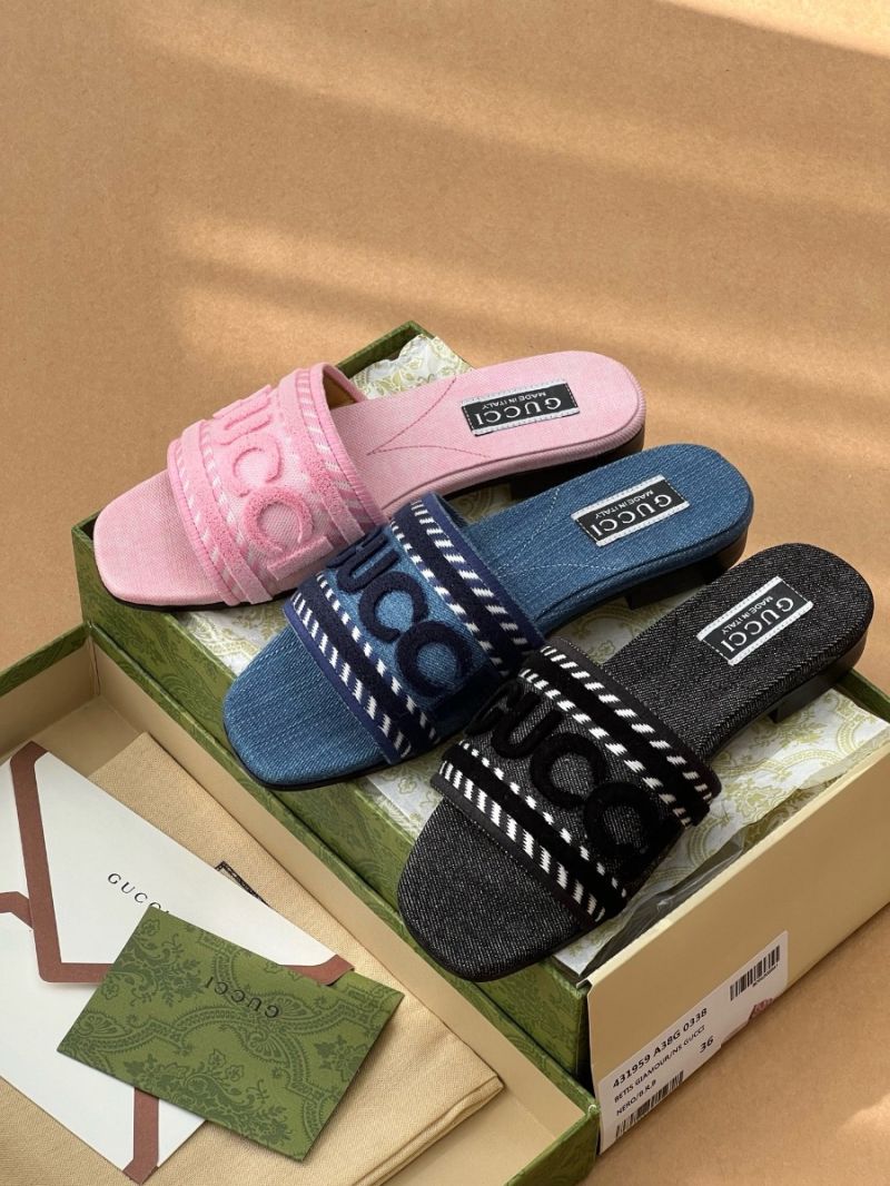 Gucci Slide Sandal With Gucci Script 771589 black