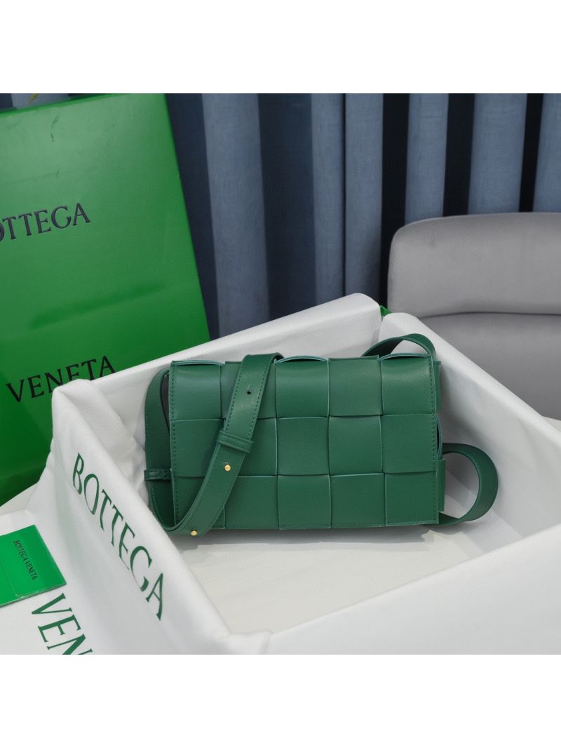 Bottega Veneta BV Cassette Bag in Maxi Intreccio Bag 578004 Racing Green