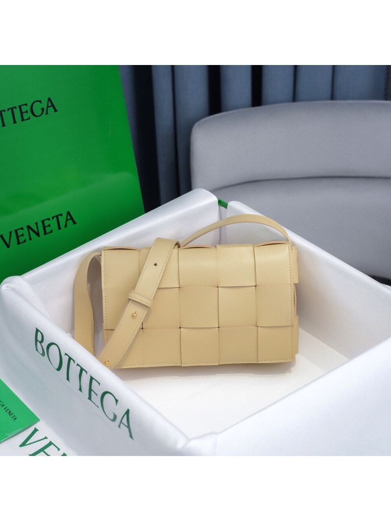Bottega Veneta BV Cassette Bag in Maxi Intreccio Bag 578004 Butter