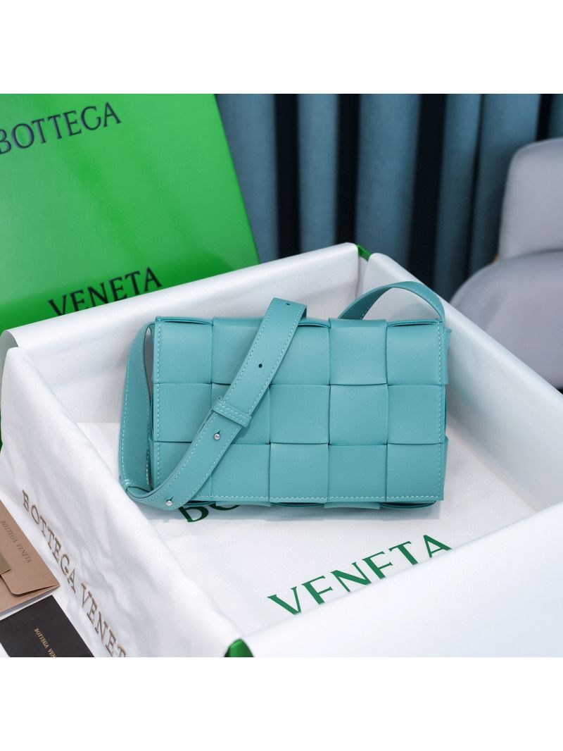 Bottega Veneta BV Cassette Bag in Maxi Intreccio Bag 578004 Linoleum