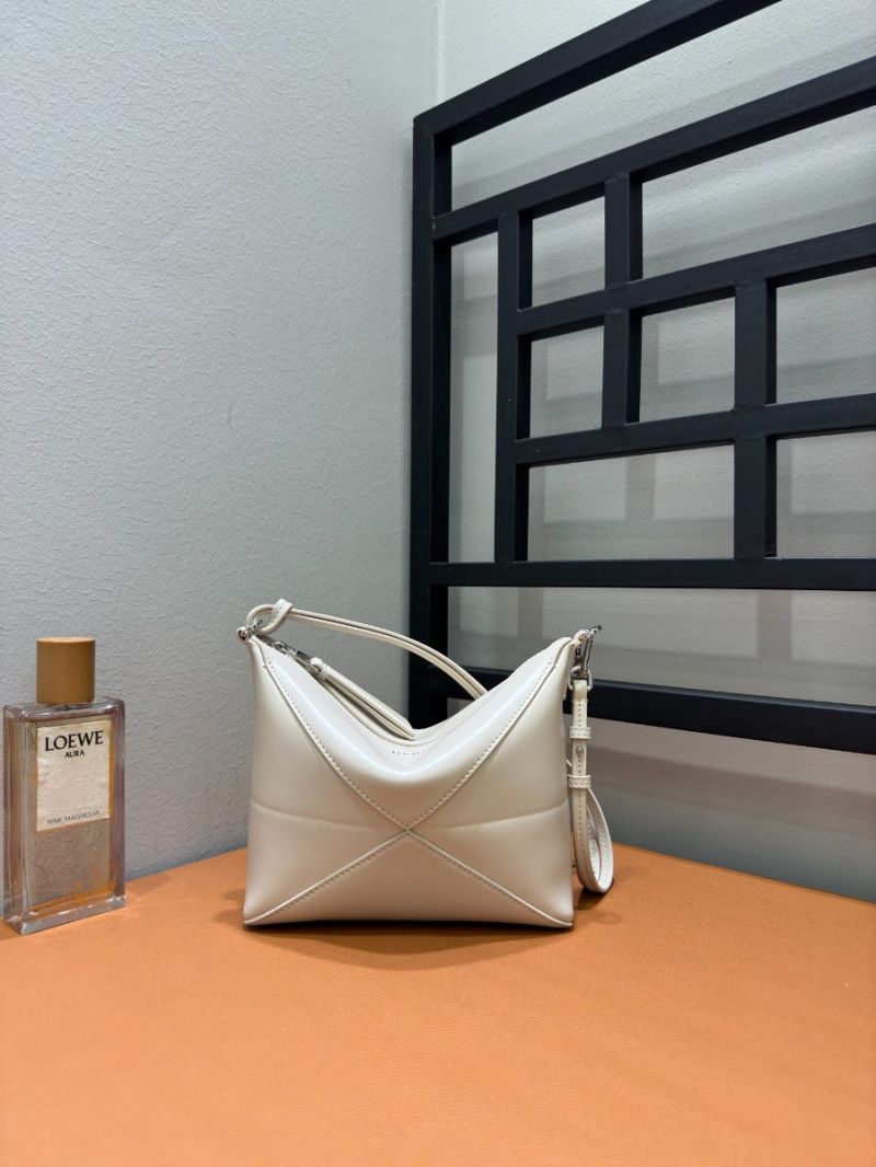 Loewe Puzzle Fold pouch in shiny nappa calfskin C510PT1 Chalk