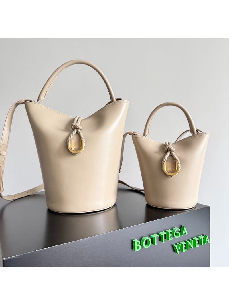 Bottega Veneta Liberta Bucket Bag in Smooth Calfskin Leather 806038 Ecru