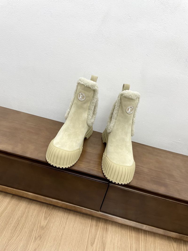 Louis Vuitton LV Ski Ruby Flat Ankle Boot in Suede Calf Leather and Shearling 1AC7AU