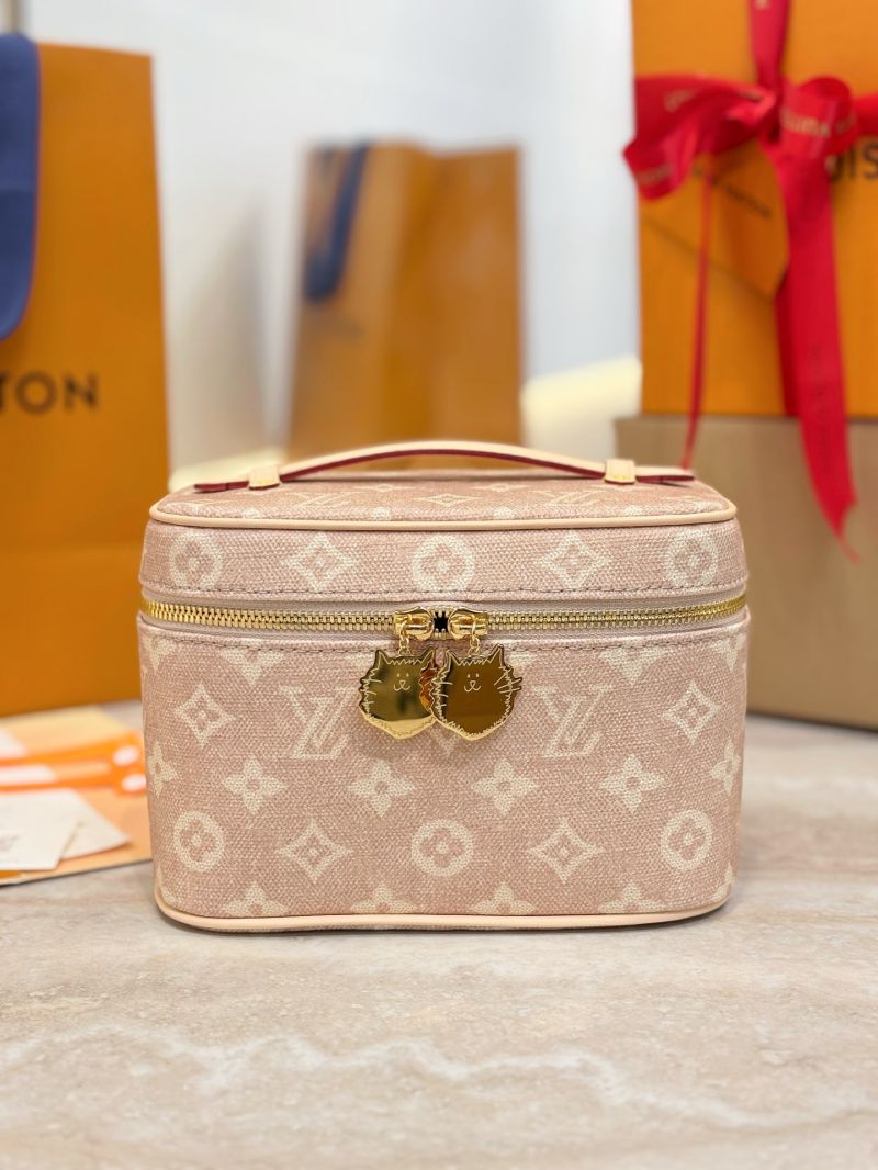 Louis Vuitton Travels With Grace Coddington M15170