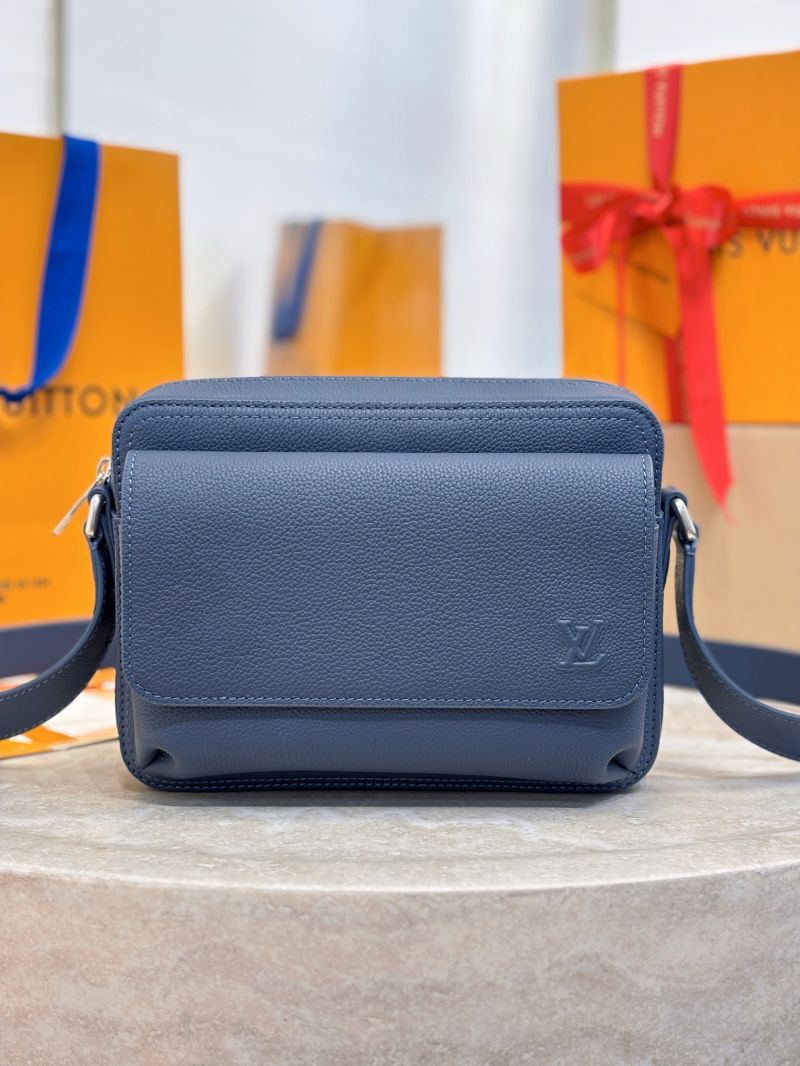 Louis Vuitton LV Boarding Messenger M15265 Navy