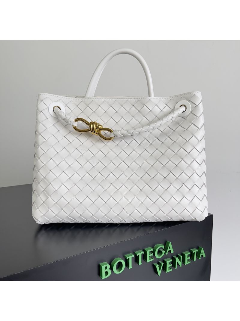 Bottega Veneta BV Medium Andiamo 743572 white