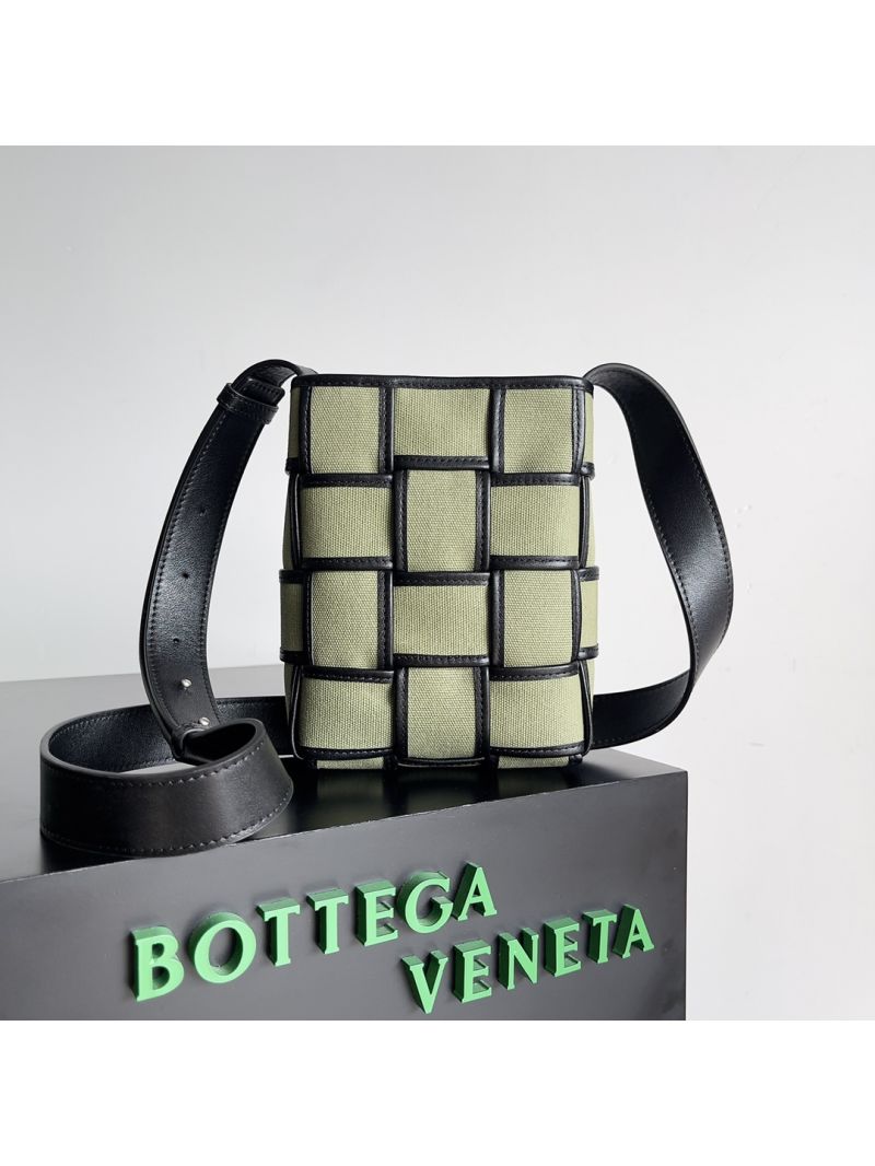 Bottega Veneta BV Cassette Phone Pouch 742996 crocodile green