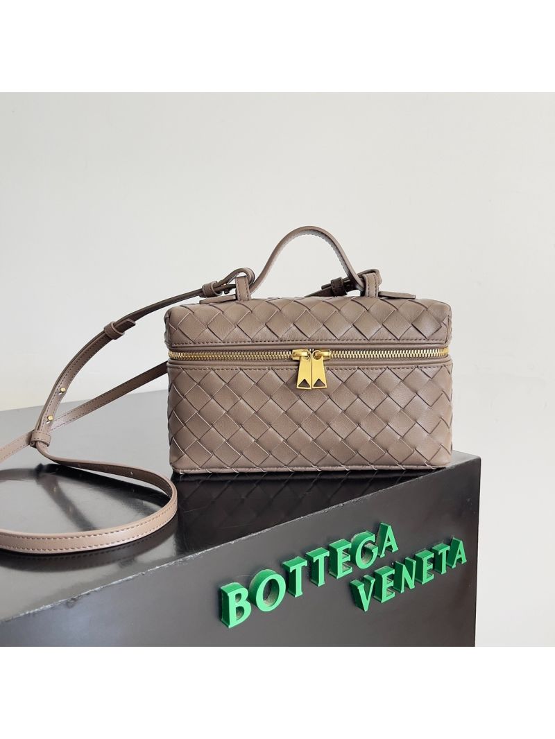 Bottega Veneta BV Bang Bang Intrecciato Leather Vanity Case 789109 pinecone