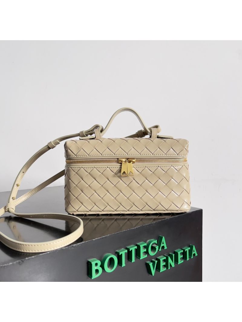 Bottega Veneta BV Bang Bang Intrecciato Leather Vanity Case 789109 Porridge
