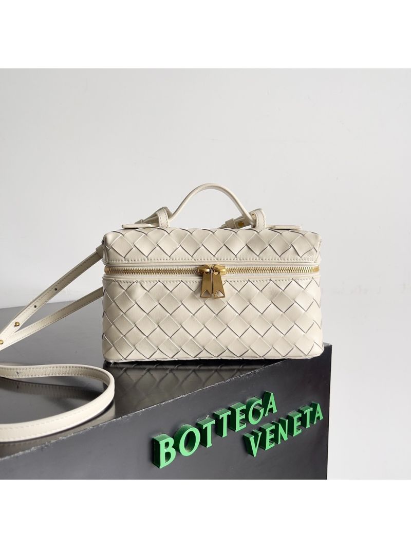 Bottega Veneta BV Bang Bang Intrecciato Leather Vanity Case 789109 sea salt
