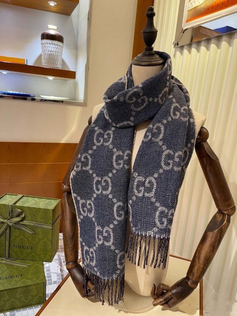 Gucci Luxurious Wool-Silk Blend Scarf black