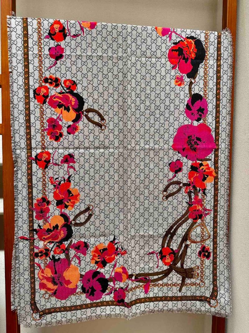 Gucci Floral Luxury GG Cashmere Scarf 60 cm x 180 cm Red